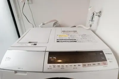 a fax machine is sitting in a room at Yuka House Komagome 2\u968e \u81ea\u8ee2\u8eca\u4ed8 \u304a\u3082\u3061\u3083\u3068\u843d\u66f8\u304d\u58c1\u306e\u30d7\u30ec\u30a4\u30eb\u30fc\u30e0 \u5bb6\u65cf\u5411\u3051 in Tokyo