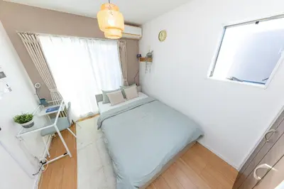 a small bedroom with a bed and a window at The House IKEBUKURO 301 in Tokyo