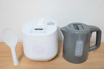 a food processor and a blender on a table at All Good Stay KAMEARI in Tokyo