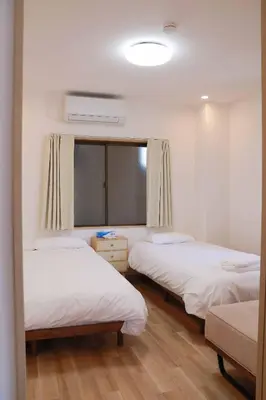 a room with three beds and a window at SunRiseStay Asakusa Kaminarimon-dori\u6d45\u8349\u5546\u4e1a\u8857 \u96f7\u95e8\u901a in Tokyo