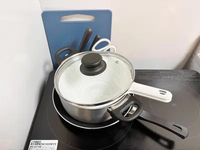 a pot with a strainer on top of a stove at TOKYONATIVES Kugahara Base in Tokyo