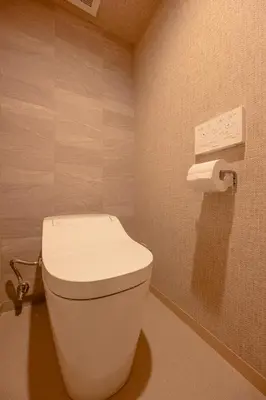 a bathroom with a toilet and a roll of toilet paper at 52A Kikyou NEW OPEN3 minutes from Ayase Station East Exit Modern Welcome to the family of students taking exams Private room rental 20 minutes to Ueno Asakusa in Tokyo
