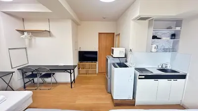 a small kitchen with a sink and a table at Skytree\u8eca\u7ad9\u5f92\u6b655\u5206 Tokyo\u6771\u4eac\u591c\u666f \u6a5f\u5834\u76f4\u9054 \u5e36\u5eda\u623f \u6d17\u8863\u6a5f \u96fb\u68af\u5927\u6a13D in Tokyo