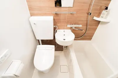 a bathroom with a toilet and a shower at Promotion Asakusa , 1 room, 8 mins to ST Max 2P \u8d85\u9ad8\u6027\u4ef7\u6bd4 \u6d45\u8349\u5168\u65b0\u88c5\u4fee \u8f66\u7ad98\u5206\u949f \u6700\u59272\u4eba in Tokyo