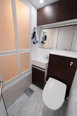 a small bathroom with a toilet and a sink at KENKOU Room -\u5065\u5eb7\u30eb\u30fc\u30e0 \u6771\u4eac\u83ca\u5ddd- in Tokyo