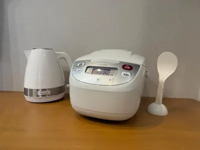 a blender and a mixer sitting on a table at PRISM Inn Ikegami Kamata in Tokyo