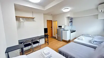 a small apartment with a kitchen and a living room at Tokyo\u6674\u7a7a\u5854\u591c\u666f 3\u5957\u885b\u6d74 Skytree\u5730\u9435\u5f92\u6b655\u5206 \u81ea\u52a9\u5165\u4f4f \u5eda\u623f \u6d17\u8863\u6a5f \u96fb\u68af \u6d74\u7f38VD4 in Tokyo