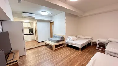 a hospital room with two beds and a tv at Skytree\u5730\u9435\u5f92\u6b655\u5206 4\u5957\u885b\u6d74 4\u5957\u623f \u6d17\u8863\u6a5f \u6709\u96fb\u68af \u9802\u6a13\u6771\u4eac\u6674\u7a7a\u5854\u591c\u666f \u76f4\u9054\u8868\u53c3\u9053V444 in Tokyo