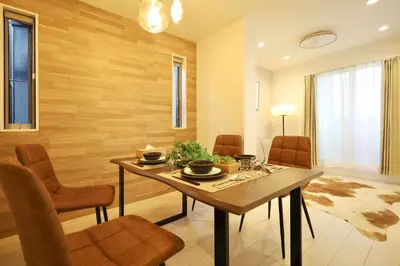 a dining room with a table and chairs at \u5730\u4e0b\u9244\u897f\u65e5\u66ae\u91cc\u99c5\u5f92\u6b696\u5206 \u8cb8\u5207\u4e00\u8ed2\u5bb6 \u6700\u59278\u540d \u65b0\u5bbf \u6e0b\u8c37 \u539f\u5bbf \u4e0a\u91ce \u79cb\u8449\u539f\u76f4\u901a in Tokyo