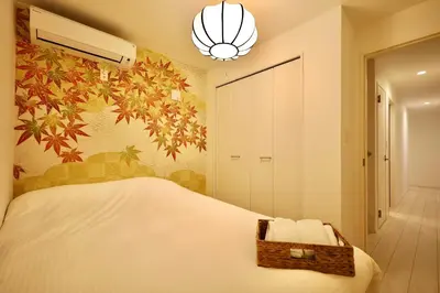 a bedroom with a bed with a basket on it at \u5730\u4e0b\u9244\u897f\u65e5\u66ae\u91cc\u99c5\u5f92\u6b696\u5206 \u8cb8\u5207\u4e00\u8ed2\u5bb6 \u6700\u59278\u540d \u65b0\u5bbf \u6e0b\u8c37 \u539f\u5bbf \u4e0a\u91ce \u79cb\u8449\u539f\u76f4\u901a in Tokyo