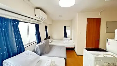 a hospital room with two beds and a window at Skytree\u8eca\u7ad95\u5206 3\u5957\u885b\u6d74 \u6709\u96fb\u68af \u8868\u53c3\u9053 \u6a5f\u5834\u76f4\u9054 \u5eda\u623f \u6d17\u8863\u6a5f \u81ea\u52a9\u5f0f\u5165\u4f4f \u96fb\u68af 644 in Tokyo