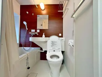 a small bathroom with a toilet and a sink at Tokyo\u6674\u7a7a\u5854\u591c\u666f Skytree\u5730\u94355\u5206 5\u5957\u885b\u6d74 5\u500b\u623f\u9593 \u6709\u96fb\u68af \u5eda\u623f \u6d17\u8863\u6a5f ABCDV in Tokyo