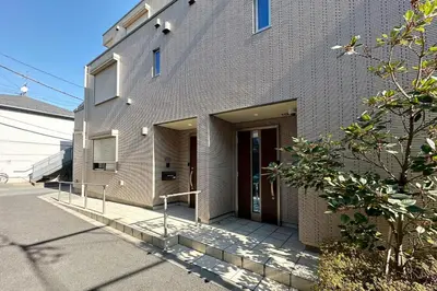 a brick building with a door on the side of it at Elle Maison\u5927\u68ee 203 in Tokyo