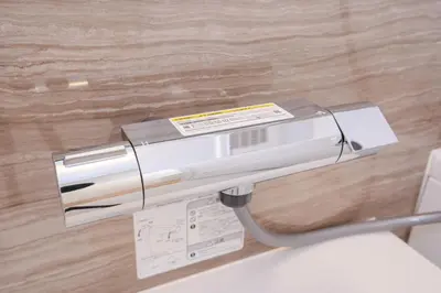 a machine on a shelf in a room at \u65b0\u5bbf \u6d89\u8c37 \u539f\u5bbf\u53ef\u591a\u7ebf\u76f4\u8fbe \u6709Wifi \u5c71\u624b\u7ebf\u5927\u7ad9\u6c60\u888b\u8f66\u7ad9\u4e00\u6238\u5efa in Tokyo