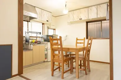 a kitchen with a wooden table and chairs at \u5927\u798f\u30cf\u30a6\u30b92 in Tokyo