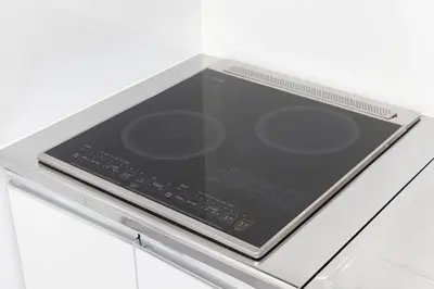 a laptop computer sitting on top of a counter at \u30a2\u30f3\u30c9\u30b9\u30c6\u30a4\u5343\u4f4f\u4ef2\u753ab in Tokyo