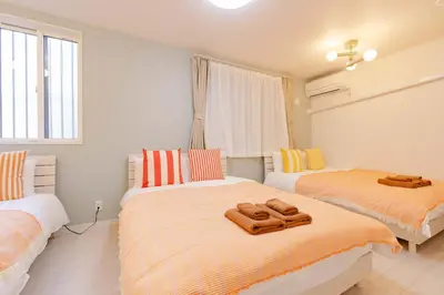 a bedroom with two beds with towels on them at \u30a2\u30f3\u30c9\u30b9\u30c6\u30a4\u5343\u4f4f\u4ef2\u753ab in Tokyo