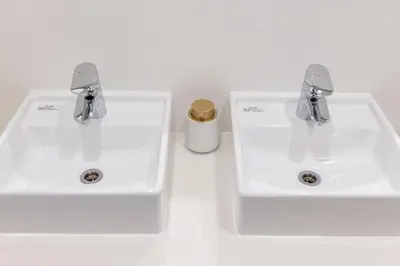 two white sinks with chrome faucets in a bathroom at \u30a2\u30f3\u30c9\u30b9\u30c6\u30a4\u5343\u4f4f\u4ef2\u753ab in Tokyo
