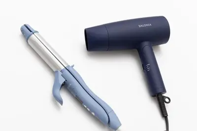 a hair dryer and a razor on a white background at \u30a2\u30f3\u30c9\u30b9\u30c6\u30a4\u5343\u4f4f\u4ef2\u753ab in Tokyo
