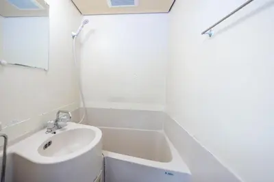 a bathroom with a sink and a bath tub at 8 minutes on foot from Ikebukuro, 6 minutes on foot from Kanamecho Station, Maximum 2 people, Direct to Tokyo, Shinjuku, Shibuya, Ueno 102 in Tokyo