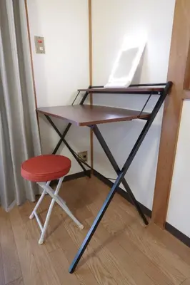 a desk with a chair and a laptop on it at \u8c4a\u6d32\u671d\u51ea\u306e\u5bbf in Tokyo