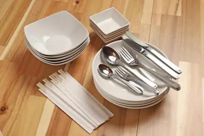 a table with plates and silverware on a wooden floor at \u8c4a\u6d32\u671d\u51ea\u306e\u5bbf in Tokyo