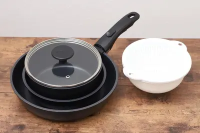 a pan and a bowl on a wooden table at jjn\u4ef2\u753a201 in Tokyo