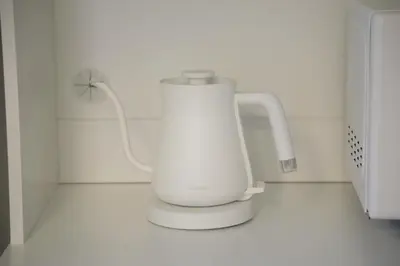a white blender sitting on a kitchen counter at \u9577\u671f\u5272\u304c\u304a\u5f97 \u6700\u59274\u540d \u897f\u5927\u5cf6\u99c5\u5f92\u6b693\u5206 \u65b0\u5bbf\u76f4\u901a20\u5206\u6771\u4eac\u6ede\u5728\u306b\u6700\u9069TDR \u30b9\u30ab\u30a4\u30c4\u30ea\u30fc\u597d\u30a2\u30af\u30bb\u30b9HOTEL DREAM MUSIC Lavender TOKYO in Tokyo