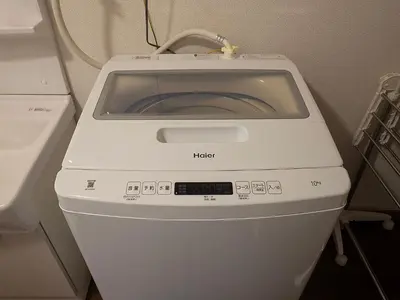 a medical machine sitting in a room with at \u685c\u306e\u5ddd79 \u5317\u5343\u4f4f\u5bb6\u5ead\u516c\u5bd36-8\u4eba\u4e28Kita Senju family apartments for 6-8 people in Tokyo