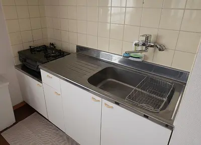 a kitchen with a sink and a stove at \u685c\u306e\u5ddd79 \u5317\u5343\u4f4f\u5bb6\u5ead\u516c\u5bd36-8\u4eba\u4e28Kita Senju family apartments for 6-8 people in Tokyo