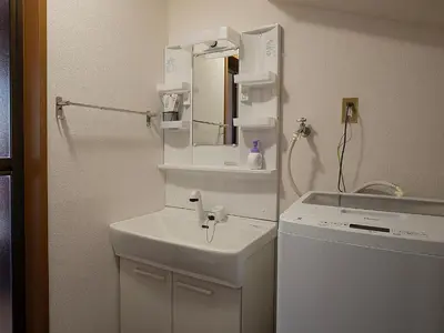 a white bathroom with a sink and a mirror at \u685c\u306e\u5ddd79 \u5317\u5343\u4f4f\u5bb6\u5ead\u516c\u5bd36-8\u4eba\u4e28Kita Senju family apartments for 6-8 people in Tokyo