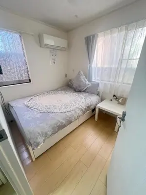 a small bedroom with a bed and a window at happy home 102\u5ba4\u65b0\u5927\u4e45\u4fdd\u65b0\u5bbf\u30a8\u30ea\u30a2 in Tokyo