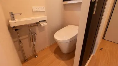 a small bathroom with a toilet and a sink at \u672c\u753a3a\u30db\u30c6\u30eb in Tokyo