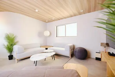 a living room with a couch and a table at \u672c\u753a3a\u30db\u30c6\u30eb in Tokyo