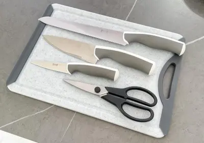 a pair of scissors sitting on a cutting board at HanaStay-Tokyo Ueno 2 Stops in Tokyo