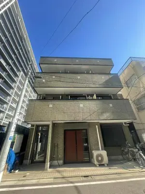 a building with a door and a speaker on it at \u4e0b\u753a\u65b0\u5c0f\u5ca9\u7f8e\u5e78\u30cf\u30a6\u30b9101 in Tokyo