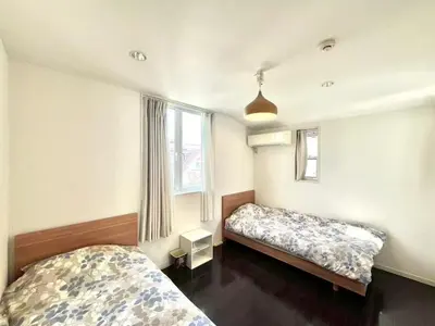 a bedroom with two beds and a window at Spacious 3-Bedroom Villar and parking - Central Tokyo nearby to Shinjuku, Shibuya, Ginza in Tokyo