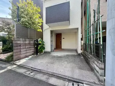 a house with a driveway with a door and a building at Spacious 3-Bedroom Villar and parking - Central Tokyo nearby to Shinjuku, Shibuya, Ginza in Tokyo