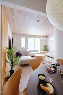 a living room with a table and chairs at \u672c\u753a3b\u30db\u30c6\u30eb in Tokyo
