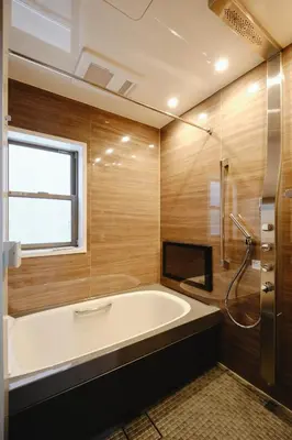a bathroom with a tub and a shower and a window at \u672c\u753a3b\u30db\u30c6\u30eb in Tokyo