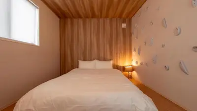 a small bedroom with a bed and a window at \u672c\u753a3b\u30db\u30c6\u30eb in Tokyo