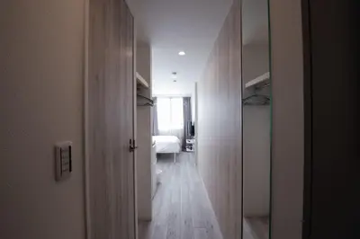 a room with a hallway with a bed and a mirror at Boa Sorte Hotel AD0515 in Tokyo