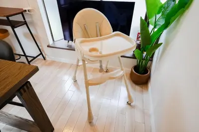 a white chair sitting in a room next to a plant at Yuka's House Otsuka Perfect for children in Tokyo
