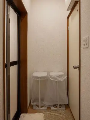 a corridor with two stools in a room at \u685c\u306e\u5ddd78 \u5317\u5343\u4f4f\u4e00\u6237\u5efa6-8\u4eba\u4e28Kita Senju villa for 6-8 people in Tokyo