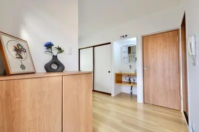 a living room with a wooden cabinet and a door at \u6c60\u888b\u99c5\u5f92\u6b697\u5206 \u5c71\u624b\u7dda\u4ea4\u901a\u4fbf\u5229 \u8a2d\u5099\u5b8c\u5099 in Tokyo