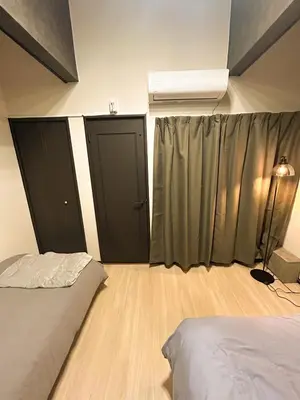 a bedroom with two beds and a window with curtains at Luxury modern 3LDK in central Tokyo 5 min to Metro in Tokyo