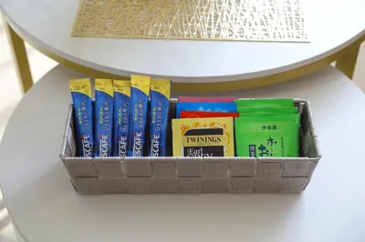 a tray of books sitting on a table at \u6771\u967d\u753a\u99c5\u5f92\u6b695\u5206 \u6700\u59275\u540d \u30d5\u30a1\u30df\u30ea\u30fc\u5411\u3051 \u6771\u4eac\u99c510\u5206 \u30c7\u30a3\u30ba\u30cb\u30fc \u30b9\u30ab\u30a4\u30c4\u30ea\u30fc\u4fbf\u5229 in Tokyo