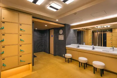 a bathroom with two sinks and a large mirror at APA Hotel Sugamo Ekimae in Tokyo