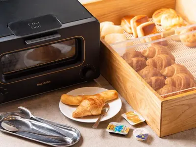 a counter with a microwave and a box of croissants at APA Hotel Ochanomizu Ekikita in Tokyo