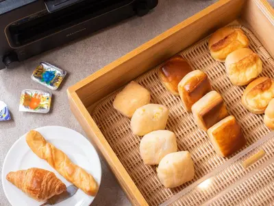 a box filled with buns and a plate of bread at APA Hotel Ochanomizu Ekikita in Tokyo